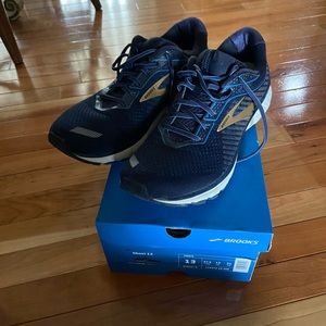 Men’s running shoes